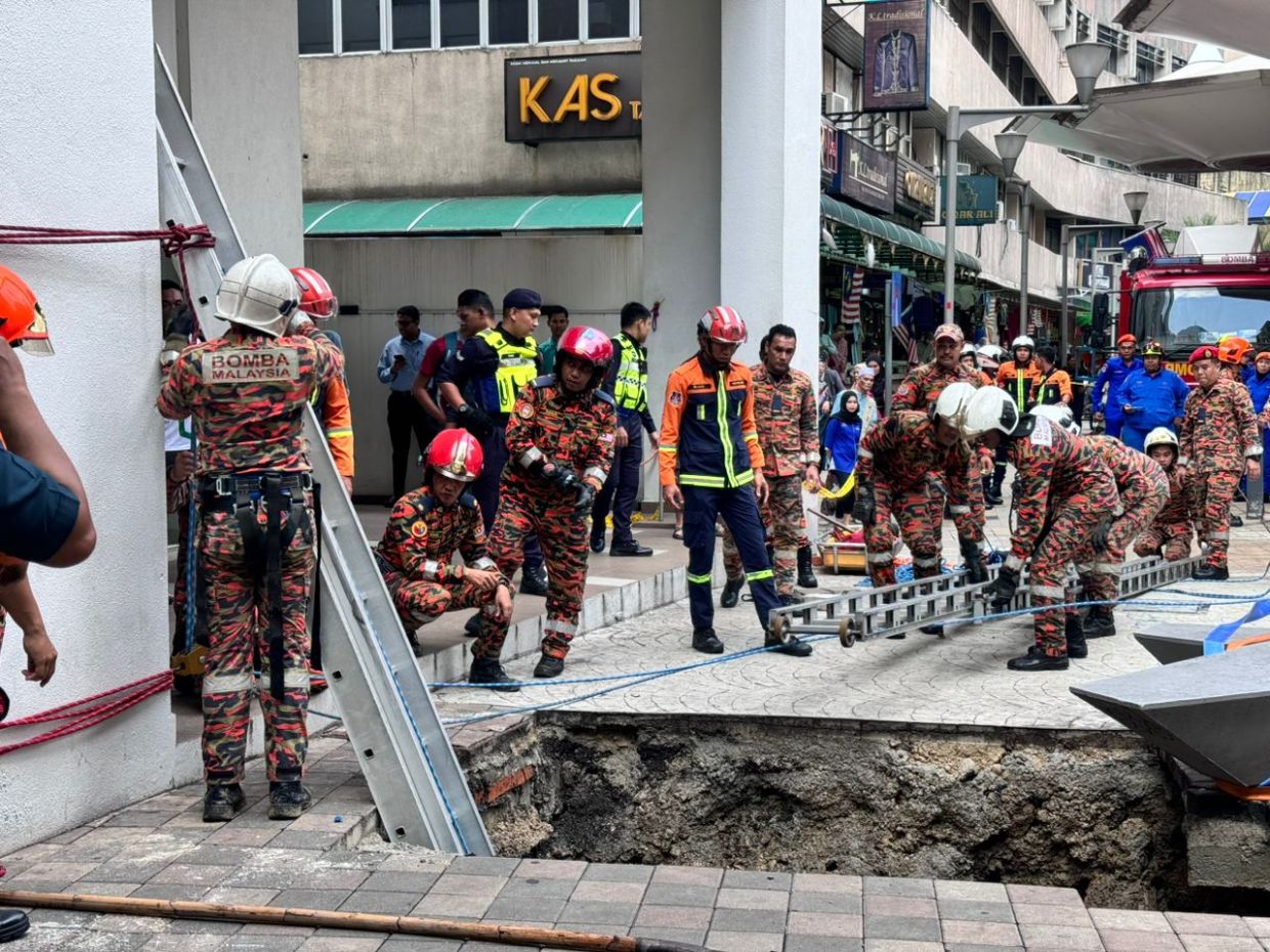 Tanah jerlus Masjid India: Laluan sempit, risiko udara antara cabaran penyelam di ‘manhole’